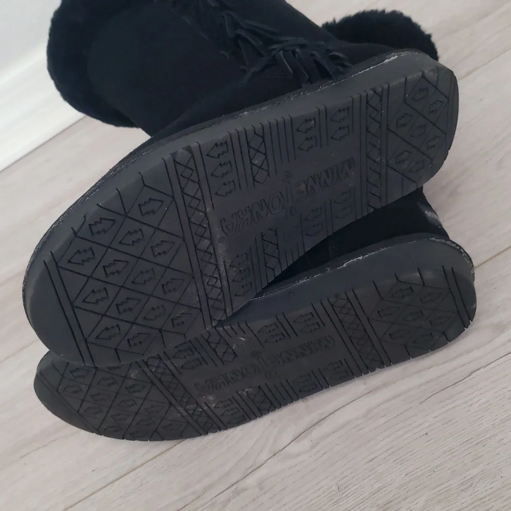 LNWOT! Minnetonka Fringe Boots 8